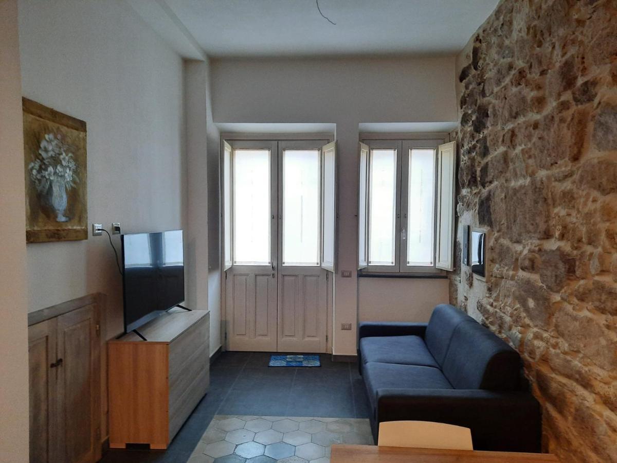 Appartamento Su Palazzina Storica In Centro A Сант-Антиоко Экстерьер фото